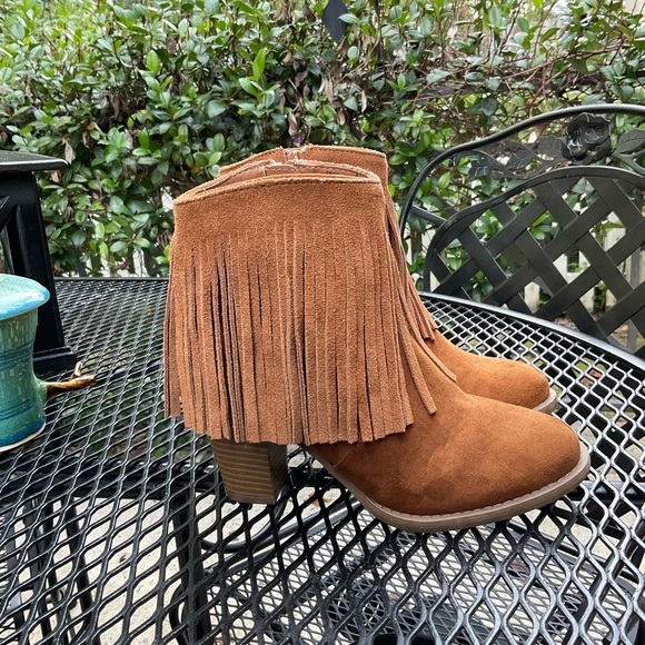 Earthy Fringy Brown Suede Boots! - Picture 2 of 16